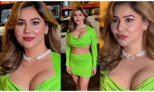 Kangna Sharma Video: एक्ट्रेस कंगना का उड़ा जमकर मजाक! तोते जैसे हरे टॉप-स्कर्ट में देख लोग बोले- आंटी पागल हो...