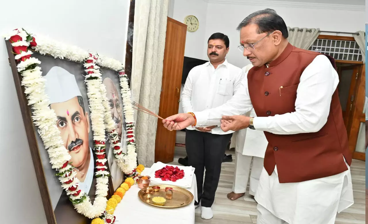 CG News: मुख्यमंत्री विष्णुदेव ने राष्ट्रपिता महात्मा गांधी और पूर्व प्रधानमंत्री लाल बहादुर शास्त्री को उनकी जयंती पर किया नमन