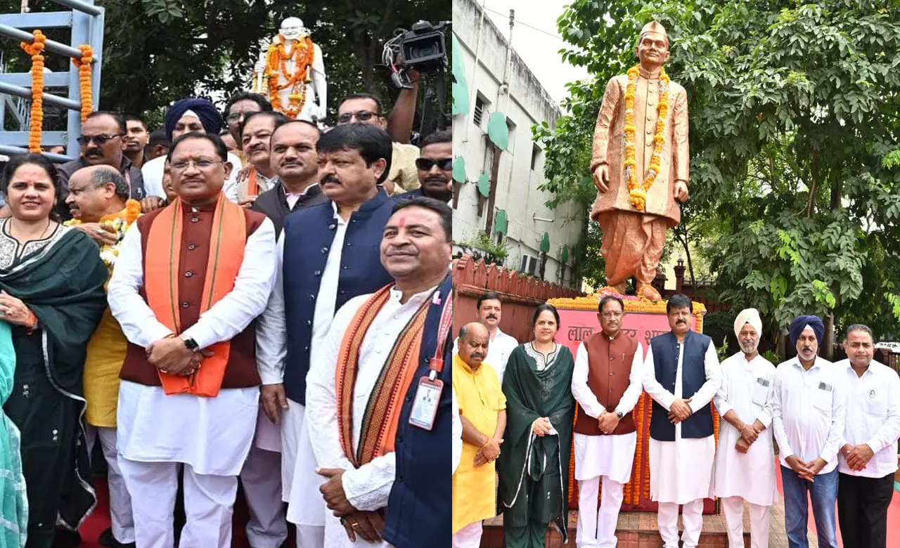 CM विष्णुदेव साय ने राष्ट्रपिता महात्मा गांधी और पूर्व प्रधानमंत्री लाल बहादुर शास्त्री की प्रतिमा पर किया माल्यार्पण