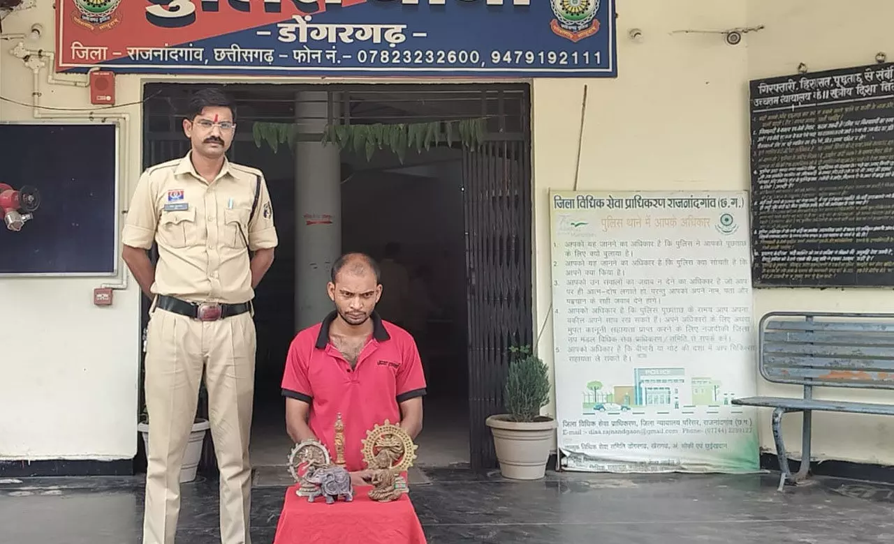 CG News: विवादित योगगुरू तरूण क्रांति के फार्म हाउस में चोरी, महंगी मूर्ति चुरा ले गया चोर, पुलिस ने पकड़ा CG News: विवादित योगगुरू तरूण क्रांति के फार्म हाउस में चोरी, महंगी मूर्ति चुरा ले गया चोर, पुलिस ने पकड़ा