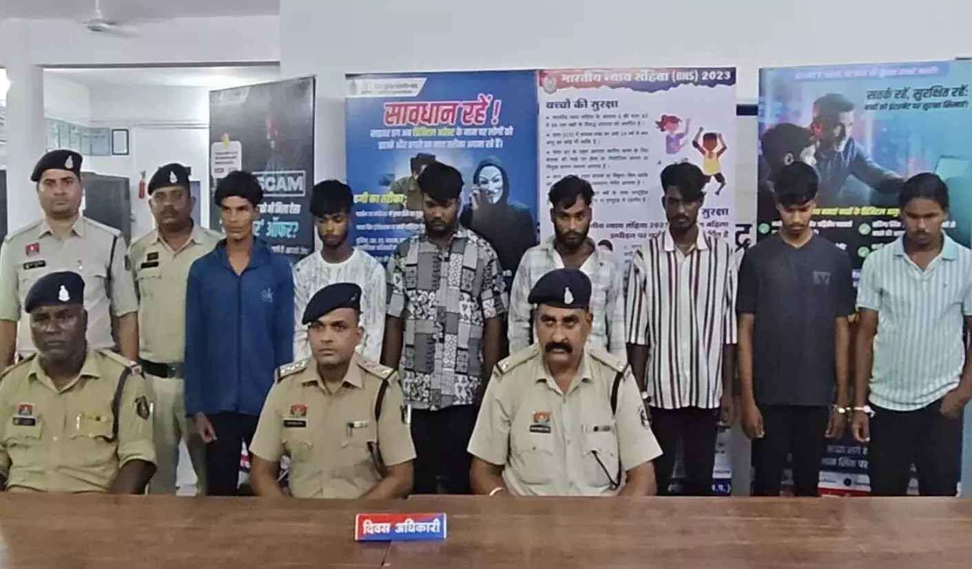 Janjgir-Champa News: कार्यक्रम देखकर घर लौट रही... ... CG Top News Hindi: रायपुर में नशे में धुत पुलिसकर्मी का हंगामा! अंबिकापुर में दिनदहाड़े पेट्रोल पंप कर्मचारी पर चाकू से हमला, पढ़ें CG Top News Hindi सबसे तेज़