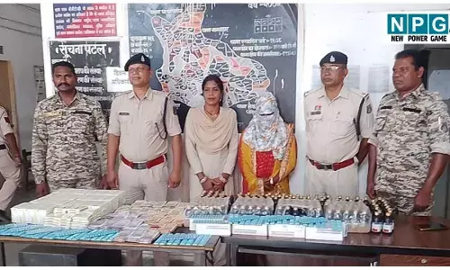 Raigarh News: रायगढ़ पुलिस की बड़ी कार्रवाई: नशीली दवाओं की सप्लायर महिला गिरफ्तार... कफ सिरप, दर्द निवारक गोलियों, इंजेक्शन का जखीरा बरामद