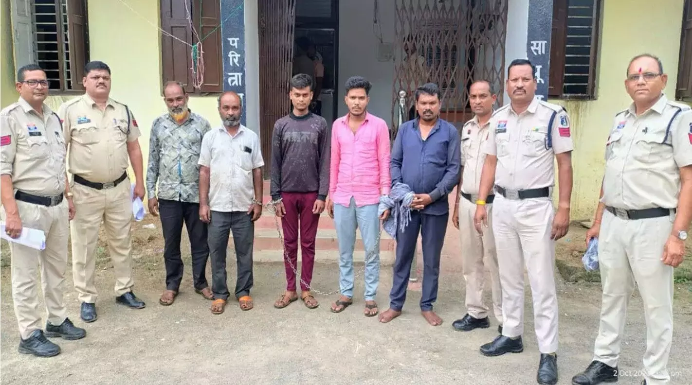 Raipur Crime News:रायपुर पुलिस की छापेमारी, 44.30... ... CG Top News Hindi: छत्तीसगढ़ के इन शिक्षकों पर गिरेगी गाज! कोंडागांव जिले में नाबालिग से दुष्कर्म, पीड़िता हुई गर्भवती , पढ़ें CG Top News Hindi