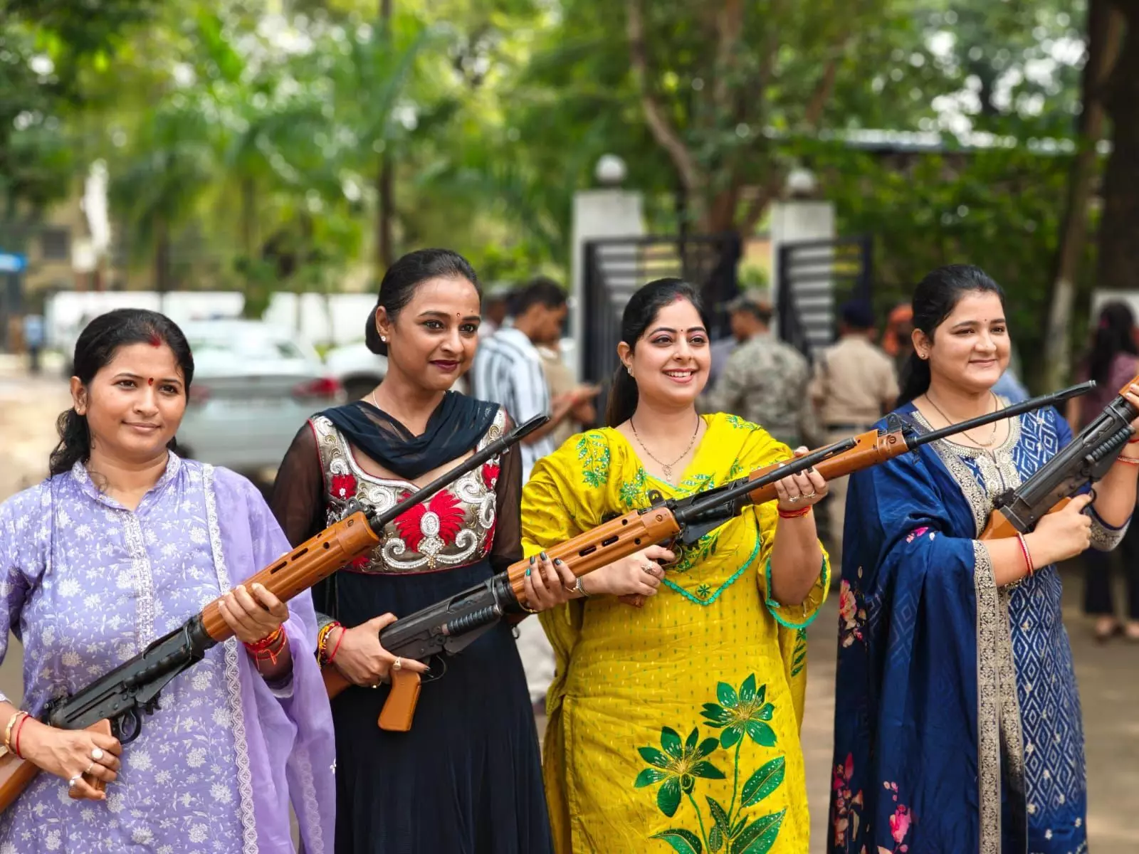 Bilaspur Shastra Poojan 2025: विजयदशमी पर महिला पुलिस अधिकारियों ने दिया शक्ति का संदेश, SSP बोले– भविष्य नारी शक्ति का है