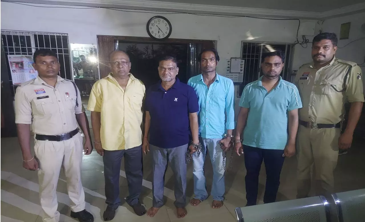 Durg Crime News: खाद निरीक्षक के पद पर नौकरी लगाने के नाम पर ठगी, 8 लोगों से 22 लाख की धोखाधड़ी, 4 गिरफ्तार...