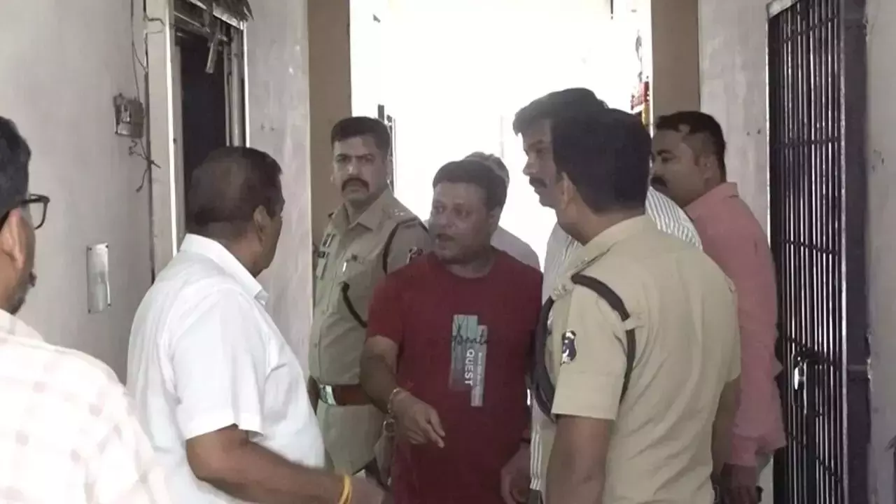 Raipur Crime News: रायपुर में 86 किलों चांदी की लूट निकली झूठी, पीड़ित कारोबारी ही निकला आरोपी...इस वजह से झूठी कहानी रच पुलिस को कर रहा था गुमराह...