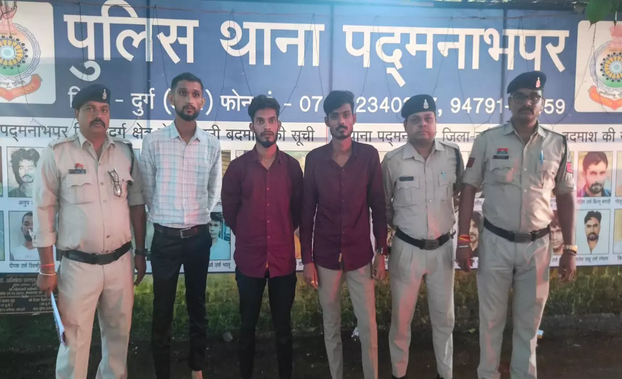 Durg Crime News: नौकरी देने के नाम पर युवतियों से ठगी, इंडियन फैशन प्राइवेट लिमिटेड कंपनी के ब्रांच मैनेजर ने ऐसे फंसाया...