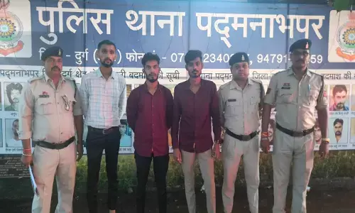 Durg Crime News: नौकरी देने के नाम पर युवतियों से ठगी, इंडियन फैशन प्राइवेट लिमिटेड कंपनी के ब्रांच मैनेजर ने ऐसे फंसाया...