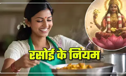 Kitchen Vastu Tips: रसोई में भूलकर भी न रखें ये 10 चीजें! नहीं तो माता लक्ष्मी हो सकती है नाराज, जानिये क्या कहता है वास्तु शास्त्र..