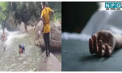 Kondagaon Waterfall Accident: कुएंमारी वॉटरफॉल में दर्दनाक हादसा! सेल्फी लेते समय  40 फीट गहरी खाई में गिरा बच्चा, हुई मौत