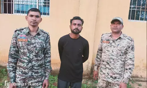 Narayanpur News: छात्राओं के सामने अश्लील हरकत करने वाला आरोपी गिरफ्तार, दीवार फांदकर आता और करने लगता था शर्मनाक हरकत...