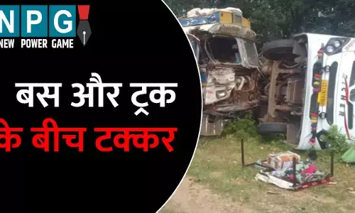 Bijapur Accident News: बस और ट्रक के बीच टक्कर: 12 से ज्यादा यात्री गंभीर रूप से घायल