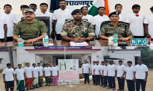 CG Naxal Surrender: 70 लाख के 16 नक्सलियों ने किया सरेंडर, इनमें 7 महिला, डिप्टी कमाण्डर, पीएलजीए समेत कई बड़े माओवादी शामिल...