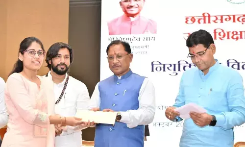 CG Teacher Recruitment: 700 सहायक प्राध्यापकों, 5000 शिक्षकों की होगी भर्ती...  CM विष्णुदेव ने उच्च शिक्षा विभाग में चयनित 233 अभ्यर्थियों को दिए नियुक्ति पत्र...