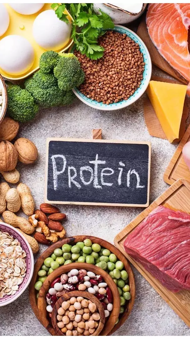 Protein Deficiency: शरीर में प्रोटीन की कमी होने पर दिखते हैं ये लक्षण...
