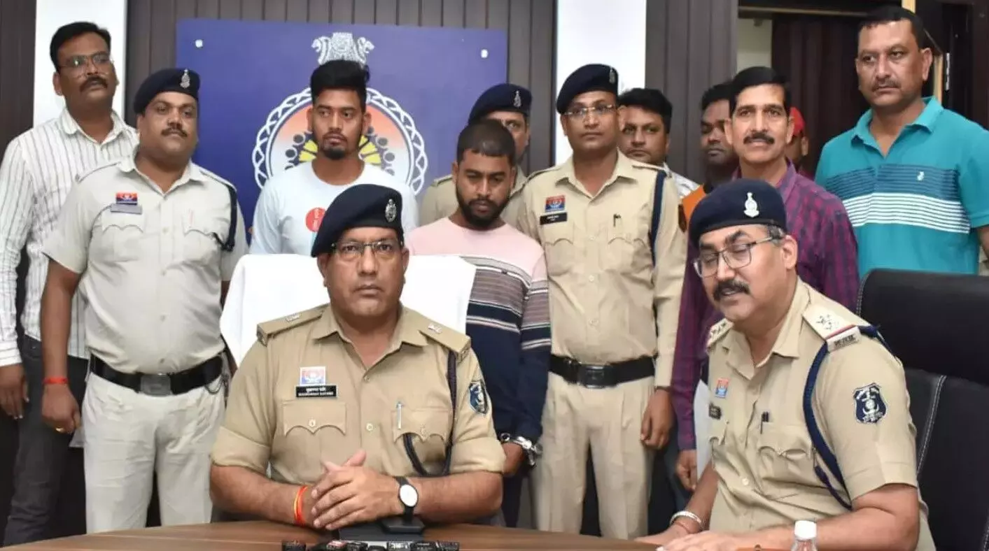 Durg News: दादी-पोती का मर्डर, पुलिस ने नाबालिग के... ... CG Top News Today: घूसखोर चीफ इंजीनियर गिरफ्तार, मोबाइल की लत ने ली एक और जान, दुर्ग में दादी-पोती का मर्डर— पढ़ें छत्तीसगढ़ की आज की बड़ी खबरें Durg News: दादी-पोती का मर्डर, पुलिस ने नाबालिग के... ... CG Top News Today: घूसखोर चीफ इंजीनियर गिरफ्तार, मोबाइल की लत ने ली एक और जान, दुर्ग में दादी-पोती का मर्डर— पढ़ें छत्तीसगढ़ की आज की बड़ी खबरें