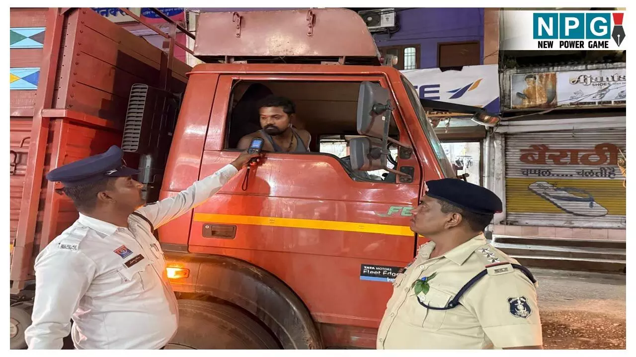 CG Police News: त्योहारी सीजन में दुर्ग ट्रैफिक पुलिस की सख्ती! नियम तोड़ने वाले 305 वाहन चालकों पर की कार्रवाई, 97 हजार वसूला चालान