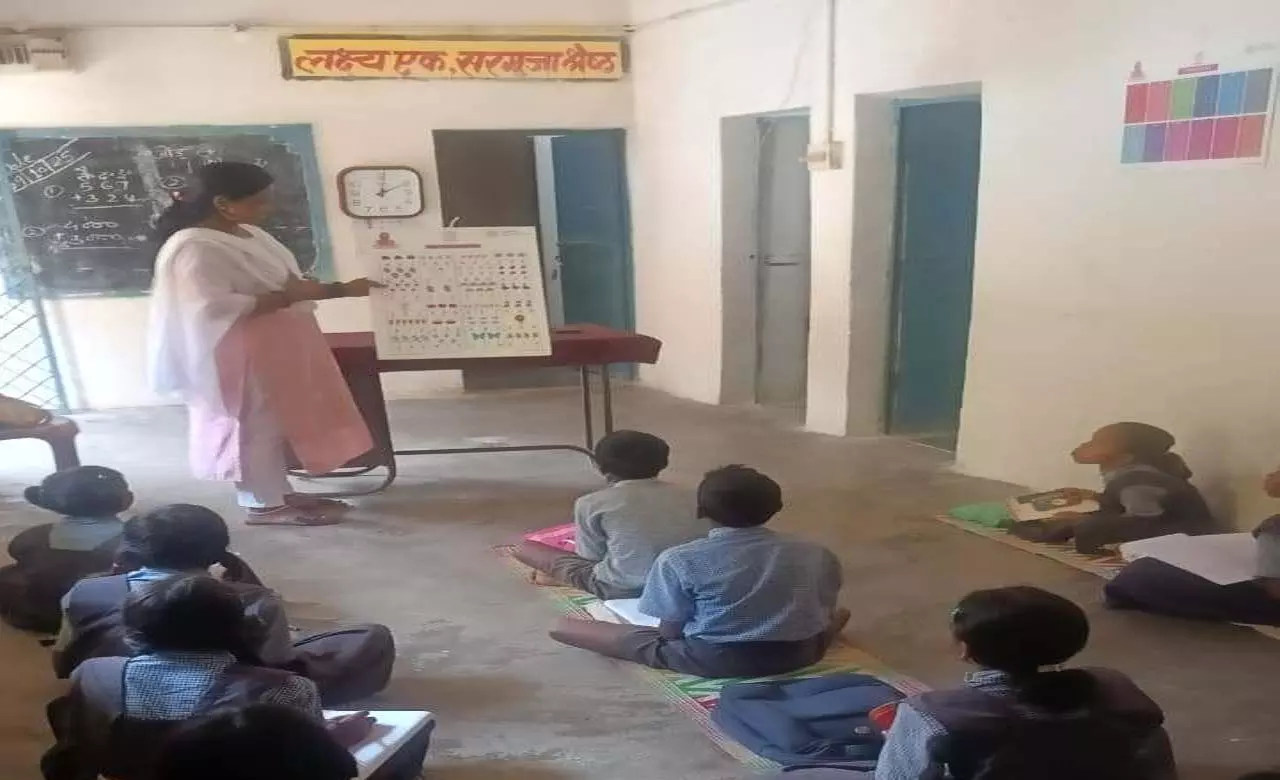 CG Rationalization News: युक्तियुक्तकरण से गांव के बच्चों को मिली शिक्षा की नई रोशनी, शासकीय प्राथमिक शाला बाँसपारा में दो शिक्षकों की पदस्थापना से बढ़ेगी शिक्षा की गुणवत्ता...