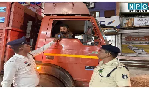 CG Police News: त्योहारी सीजन में दुर्ग ट्रैफिक पुलिस की सख्ती! नियम तोड़ने वाले 305 वाहन चालकों पर की कार्रवाई, 97 हजार वसूला चालान