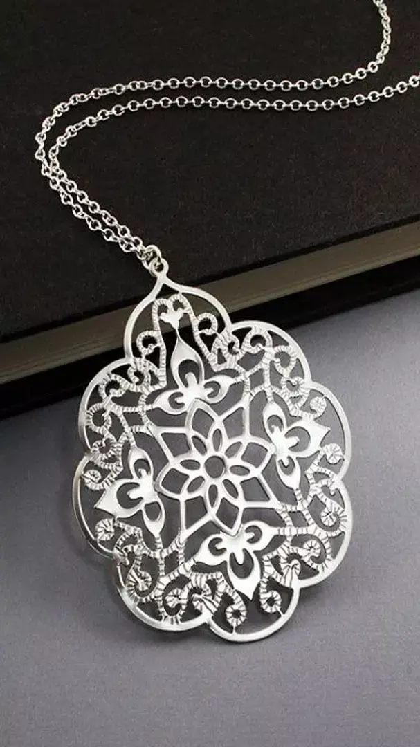 Chandi Ki Chain Pahnane Ke Fayde: गले में चांदी की चेन पहनने से क्या फायदा होता है?