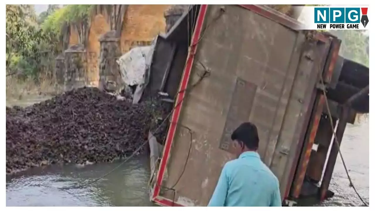 Jashpur Accident News: हाइवा और बस की हुई आमने-सामने भिड़ंत, टक्कर के बाद पुल से नीचे गिरी हाइवा, चालक की मौत, 1 की हालत गंभीर