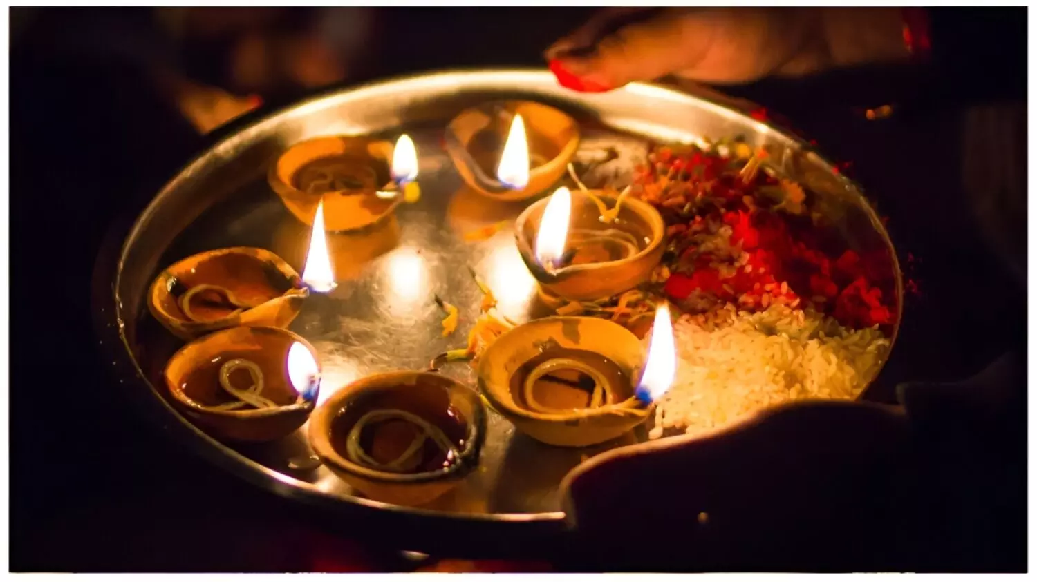 दीपावली पर अब 5 नहीं जलाये ये 7 दीपक; माता लक्ष्मी और कुबेर देवता का मिलता है आशीर्वाद, बस साथ में कर लेवें ये उपाय