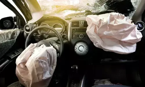 एक लापरवाही और जिंदगी खत्म! 7 साल के मासूम की एयरबैग खुलने से मौत; कार की फ्रंट सीट पर बैठा था बच्चा, अचानक हुआ था ये