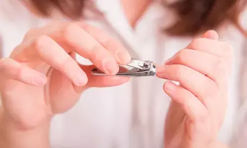 नाखून काटते समय भूलकर भी न करें ये गलती, माता लक्ष्मी हो सकती है नाराज; दीपावली पर अपनाये ये तरीका, मिलेगा दोगुना धन लाभ