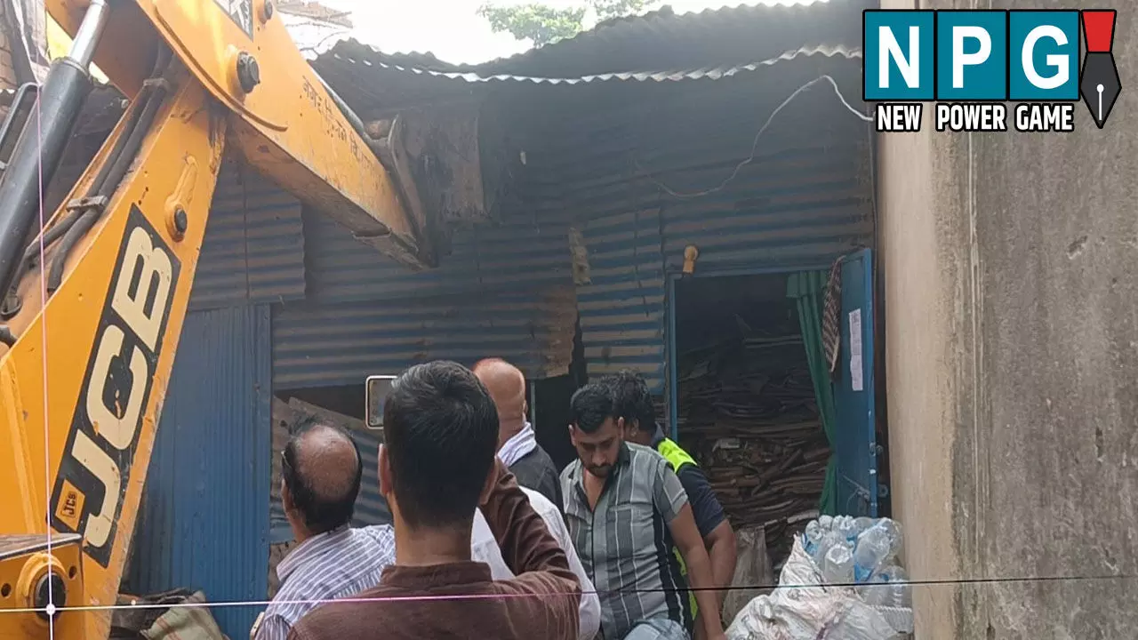 Bilaspur News: कबाड़ियों के खिलाफ गरजा निगम का बुलडोजर, दीपावली से पहले निगम और पुलिस ने चलाया संयुक्त अभियान