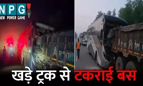 Kanker Accident News: खड़े ट्रक से टकराई बस: हादसे में 14 यात्री घायल, बस के उड़े परखच्चे