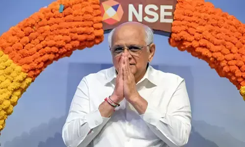 गुजरात में राजनीतिक भूचाल? मुख्यमंत्री को छोड़कर सभी मंत्रियों ने दिया इस्तीफा! जानिए पूरे मंत्रिमंडल का इस्तीफ़ा क्यों हुआ मंजूर?