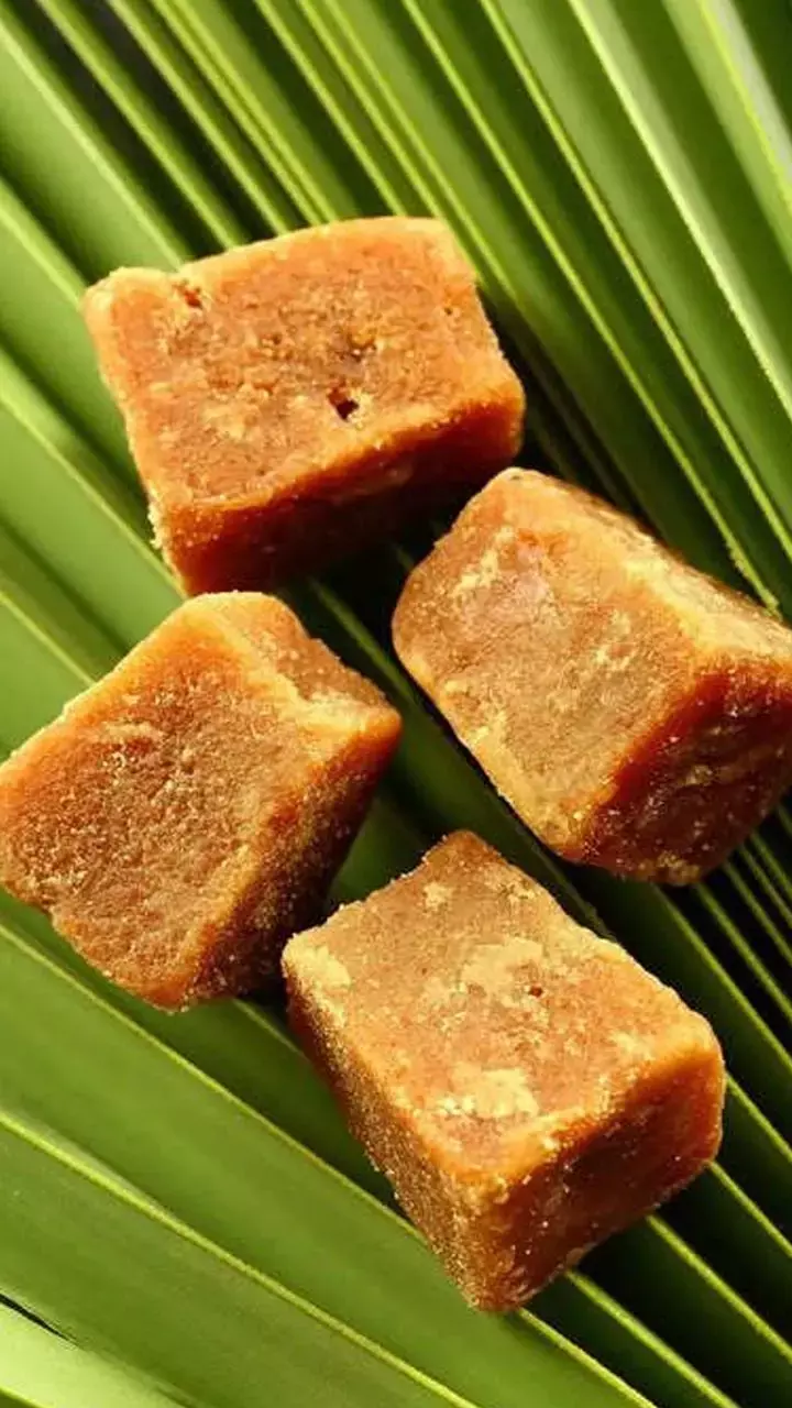 Roj Gud Khane Ke Fayde: रोज गुड़ खाने से होते हैं 7 गजब के फायदे