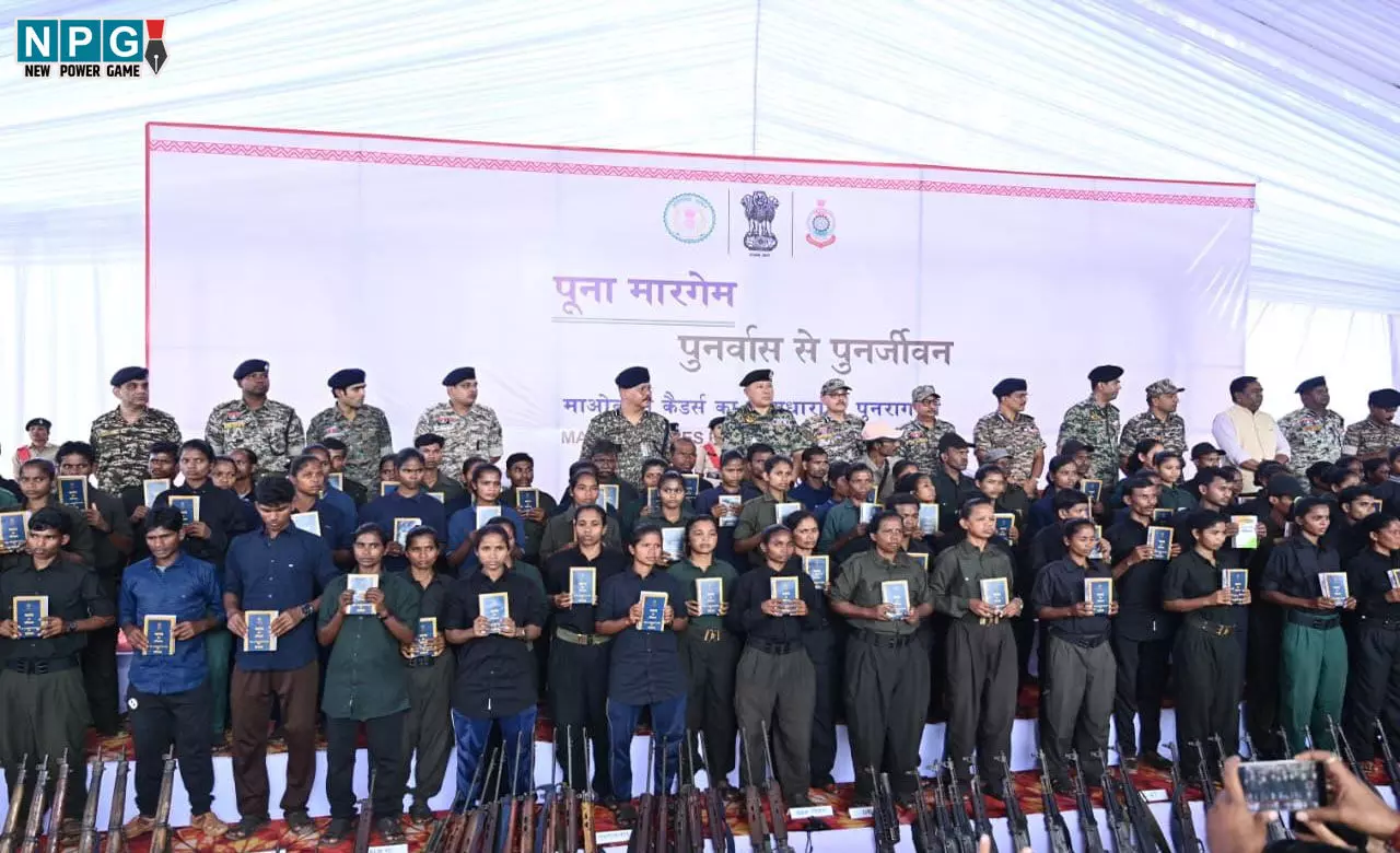 CG में 153 हथियारों के साथ 210 नक्सलियों का आत्मसमर्पण, बस्तर में रचा गया इतिहास, वंदे मातरम की गूंज से विकास और विश्वास के नये युग की शुरूआत