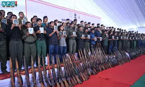 CG Naxal News: ‘पूना मारगेम के तहत  210 माओवादी का सरेंडर,  रूपेश समेत  कई बड़े नक्सली भी शामिल, AK-47, SLR, INSAS रायफल समेत कई हथियार...DGP बोले...
