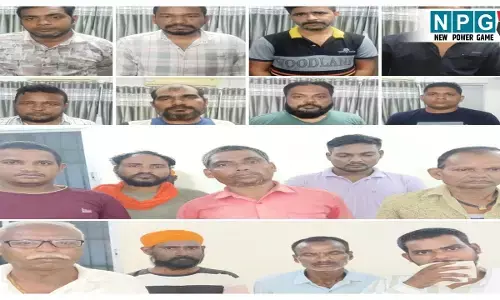 Dhamtari Crime News: छत्तीसगढ़ पुलिस की बड़ी कार्रवाई, जुआ खेलते 17 लोगों को किया गिरफ्तार, 2 लाख से ज्यादा नगद और सामान जप्त