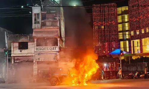 Bilaspur News: चलती थार में बीच लगी आग, थमी रफ्तार, मची अफरा तफरी