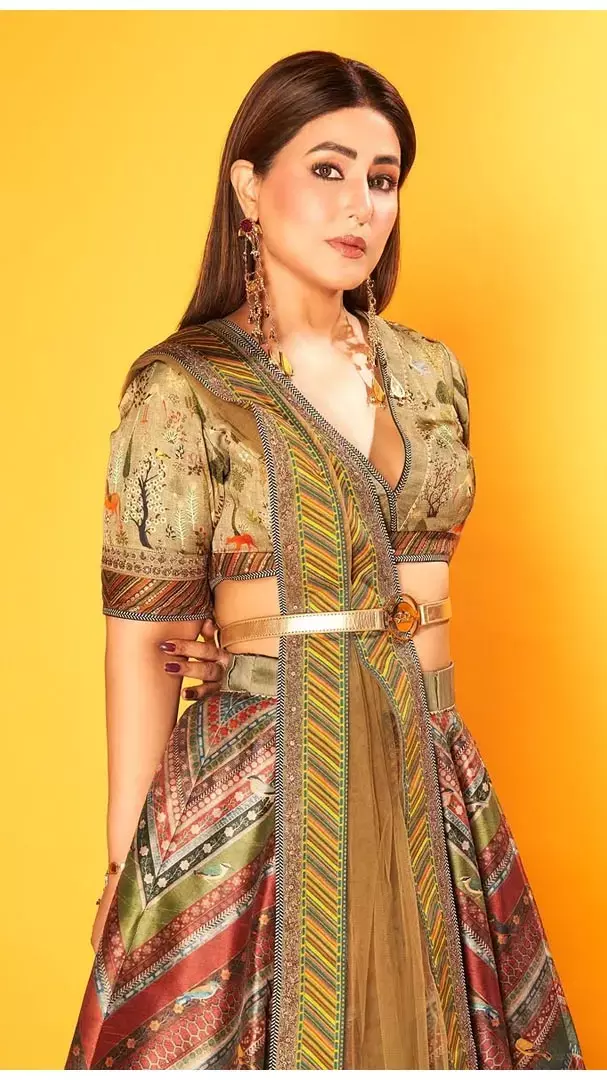 लहंगा पहन Hina Khan ने दिखाया खूबसूरत अंदाज, देखिए एक्ट्रेस लेटेस्ट फोटोशूट...