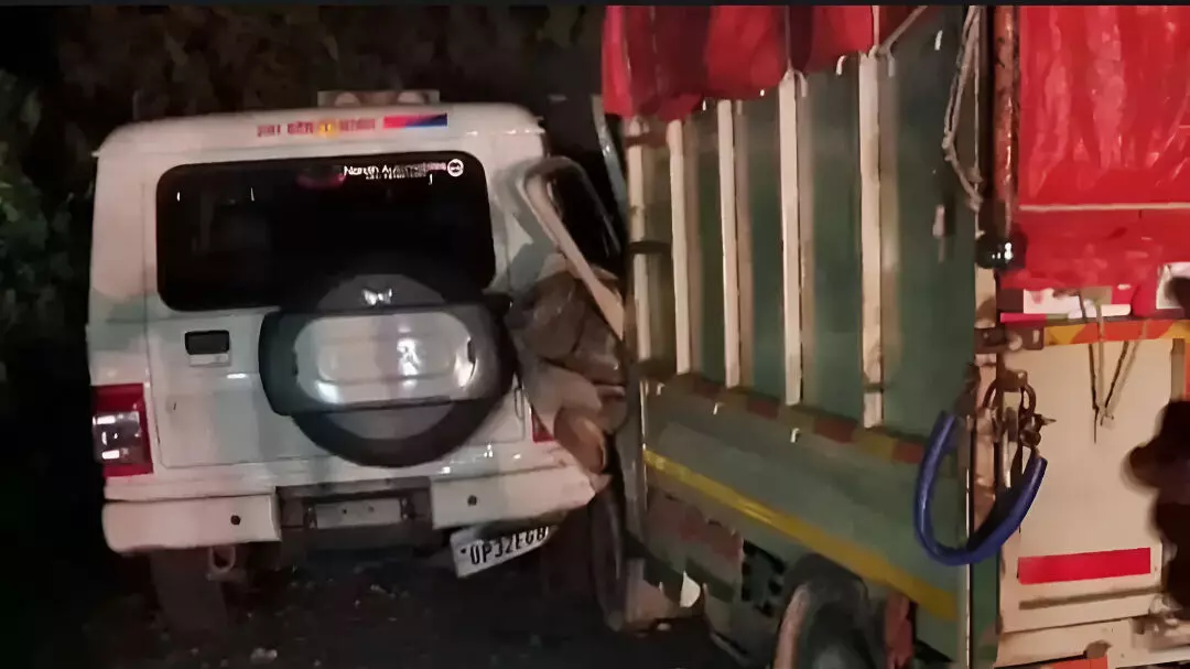 Sultanpur accident: सुलतानपुर-प्रयागराज हाईवे पर सड़क हादसा, तेज रफ्तार मैजिक की टक्कर से हेड कॉन्स्टेबल की मौत