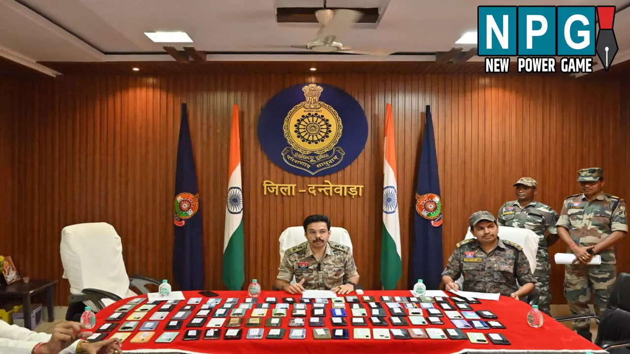 Dantewada News: पुलिस ने खोज निकाले 22 लाख के 107 गुम मोबाइल, धनतेरस पर खुशियां हुई दोगुनी, फोन पाकर खिल उठे मालिकों के चेहरे