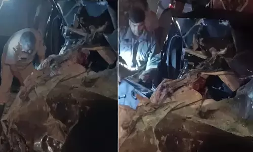 बरेली में दर्दनाक सड़क हादसा: ईको और बस की भिड़ंत में तीन की मौत, आठ गंभीर घायल