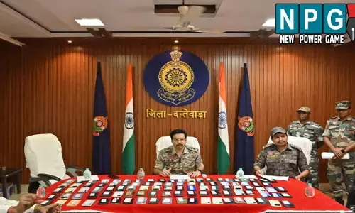 Dantewada News: पुलिस ने खोज निकाले 22 लाख के 107 गुम मोबाइल, धनतेरस पर खुशियां हुई दोगुनी, फोन पाकर खिल उठे मालिकों के चेहरे