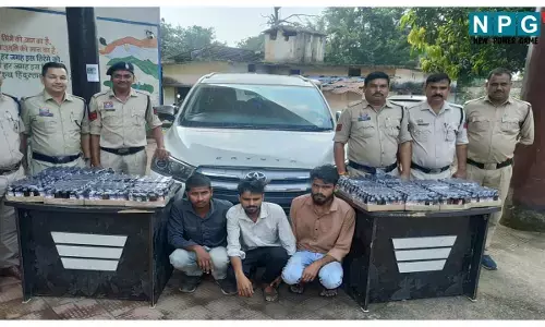 CG Crime News: लग्जरी कार में हो रही थी नशीली सिरप की तस्करी, पुलिस ने दबोचा तो मिली 495 शीशियां, 3 तस्कर गिरफ्तार