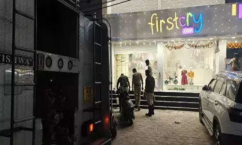 Raipur Fire Breaking: रायपुर पंडरी मार्केट में First Cry दुकान में लगी आग, मची अफरा-तफरी