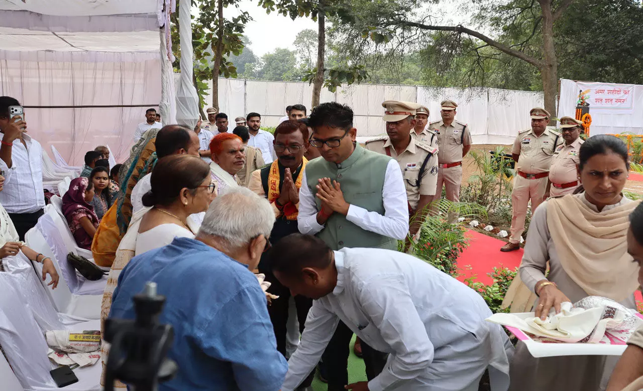 CG News: पुलिस स्मृति दिवस पर वित्त मंत्री ओपी चौधरी ने शहीद परिवारों को किया सम्मानित... CG News: पुलिस स्मृति दिवस पर वित्त मंत्री ओपी चौधरी ने शहीद परिवारों को किया सम्मानित...