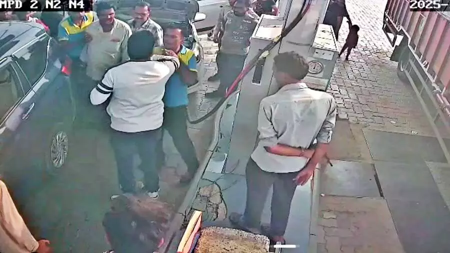 Bhilwara Thappad Drama : CNG पंप कर्मचारी को थप्पड़ मारने वाले SDM छोटू लाल शर्मा का विवादों से है पुराना नाता, इनके कारनामे सुनकर उड़ जायेंगे होश