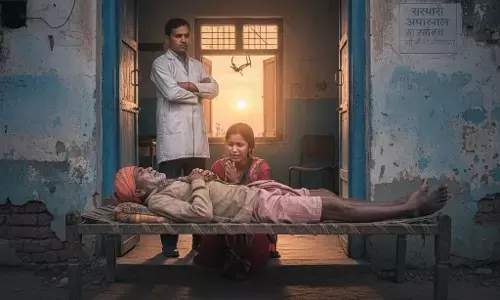 नशेड़ी डॉक्टर ने मरीज की ली जान! पेट दर्द का इलाज कराने आया था किसान, BMO के दरवाजे पर तड़पने से हुई मौत..जानें पूरा मामला