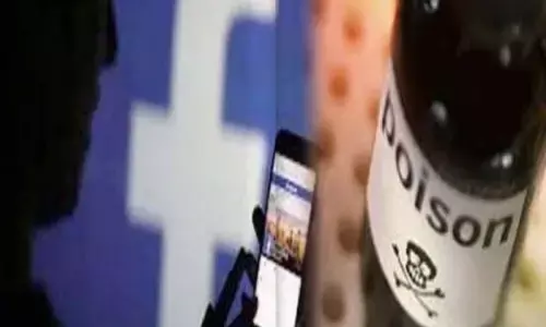 UP Law Student Suicide News : फेसबुक में लाइव होकर लॉ स्टूडेंट ने खाया जहर, भाजपा नेता समेत तीन लोगों पर लगाया उत्पीड़न का आरोप