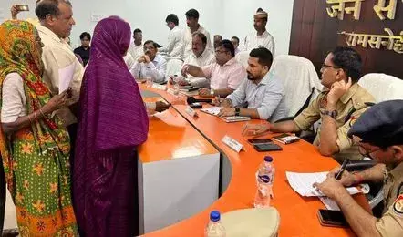 UP News : समाधान दिवस पर भावुक हुए नायब तहसीलदार !  महिला ने कहा कुछ ऐसा, झकझोर कर देगा ये मामला