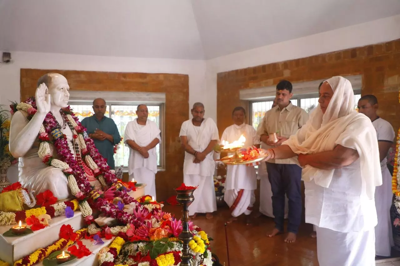 Sarveshvari Ashram: अघोरान्ना परो मन्त्र... के अष्टयाम के साथ सोगड़ा आश्रम में समाधि स्थापना दिवस का कार्यक्रम प्रारंभ