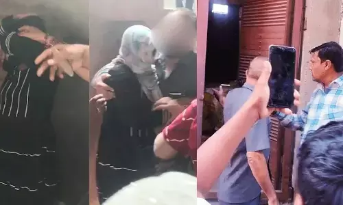 IAS के पिता बुर्के वाली आंटी संग पकड़ाए रंगरलियां मनाते गांव वालों ने पकड़ा तो जमकर की कुटाई..पड़ोसी बोले- हर महीने में आती हैं 10 महिलाएं